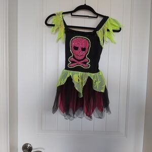 Girls Halloween costume/B4
